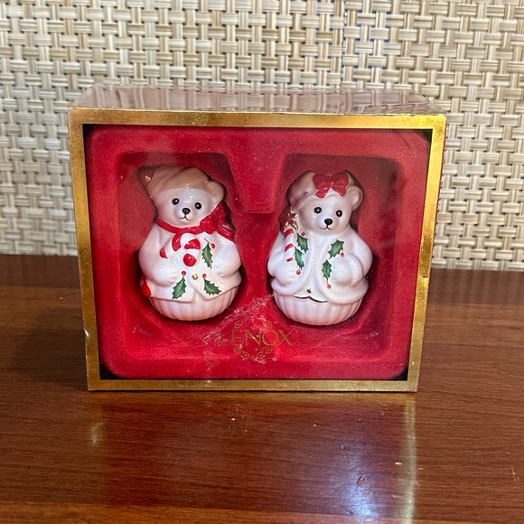 🎄🌟HP🌟VTG Lenox Holiday Bears Salt & Pepper Shakers Porcelain Hand Painted - Picture 4 of 12